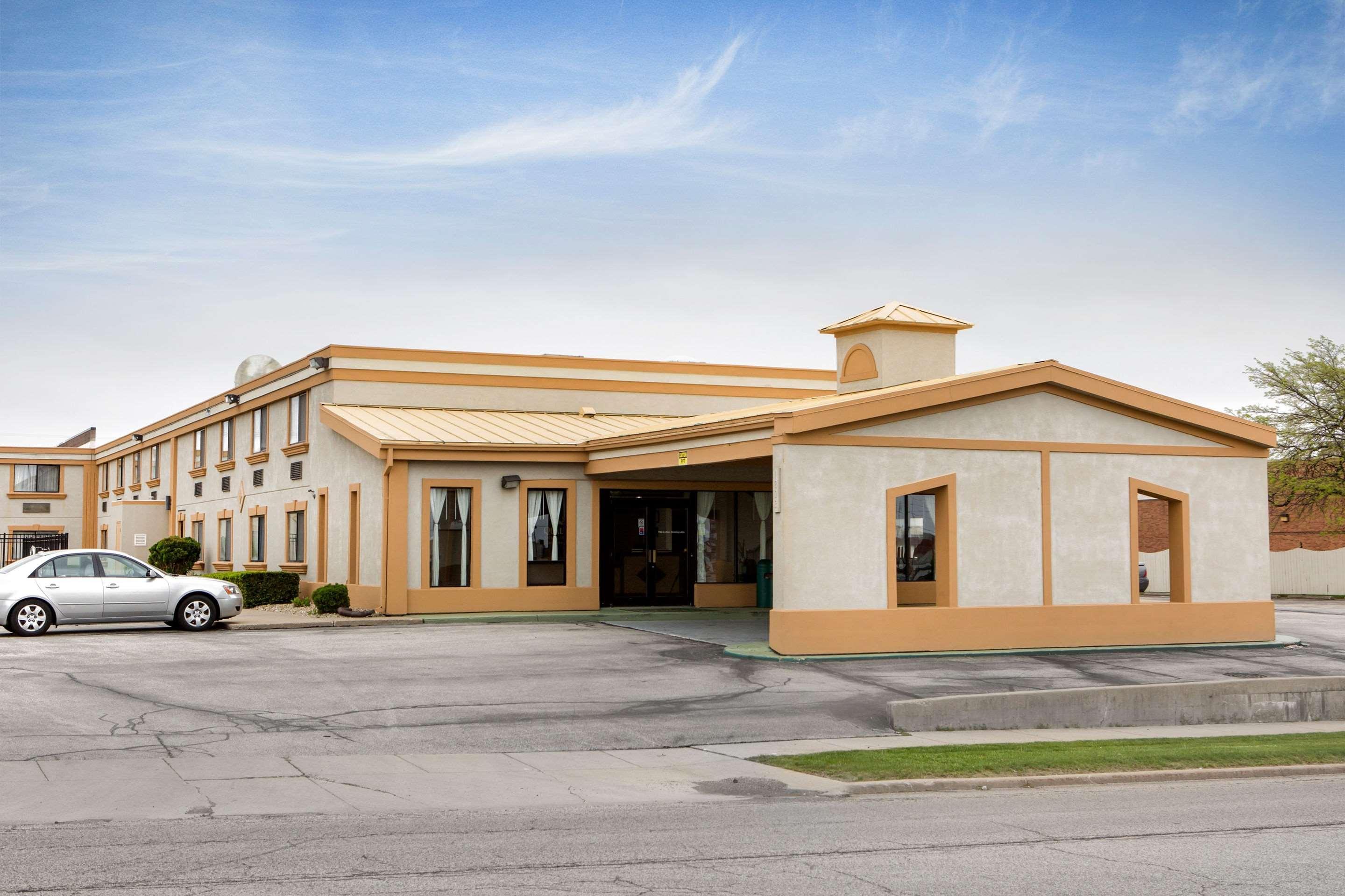 Quality Inn & Suites Bloomington University Area Екстер'єр фото