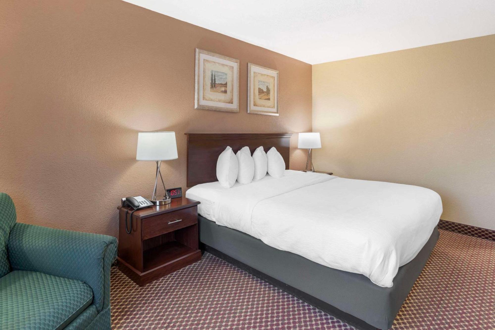 Quality Inn & Suites Bloomington University Area Екстер'єр фото