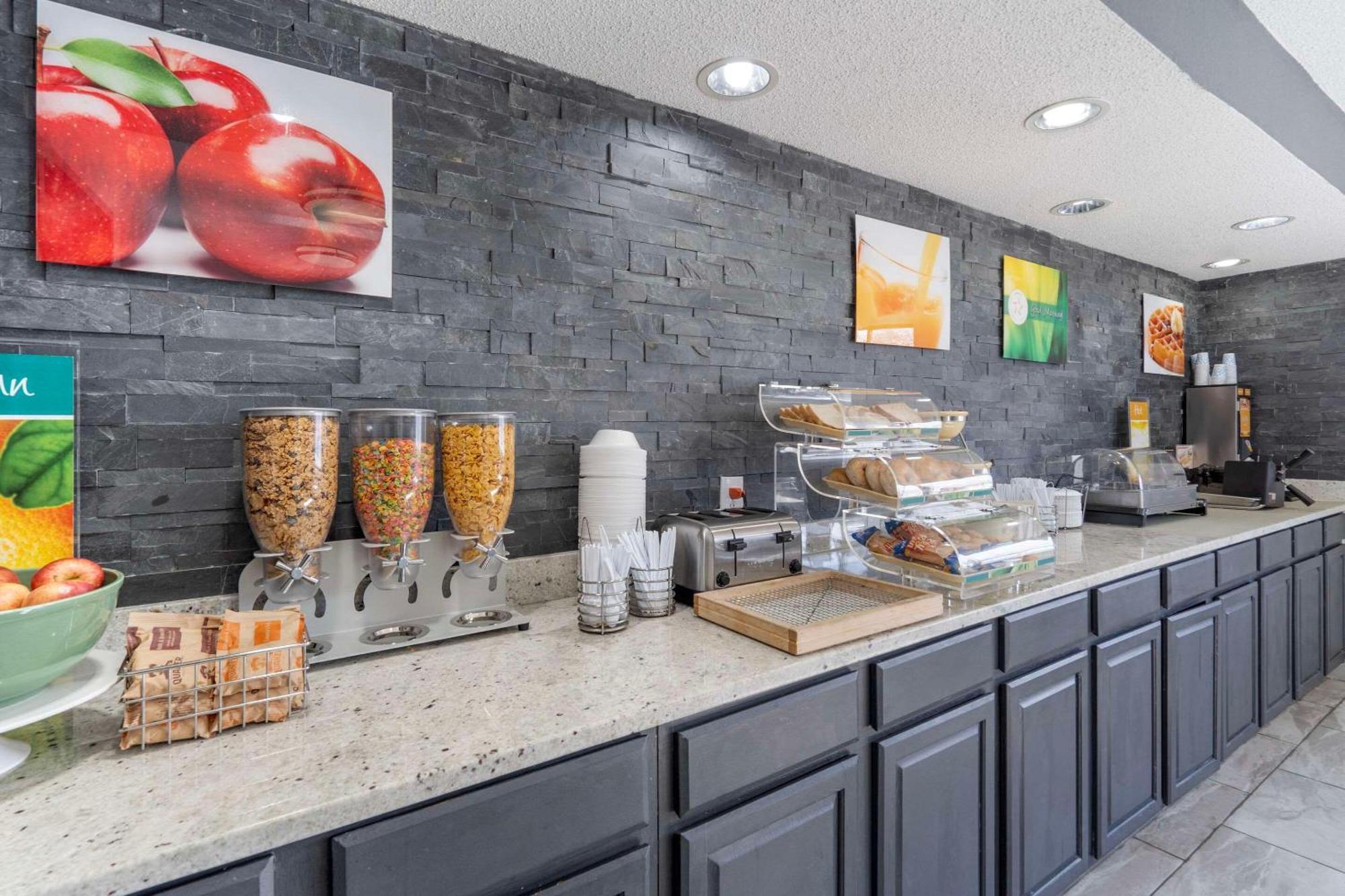 Quality Inn & Suites Bloomington University Area Екстер'єр фото