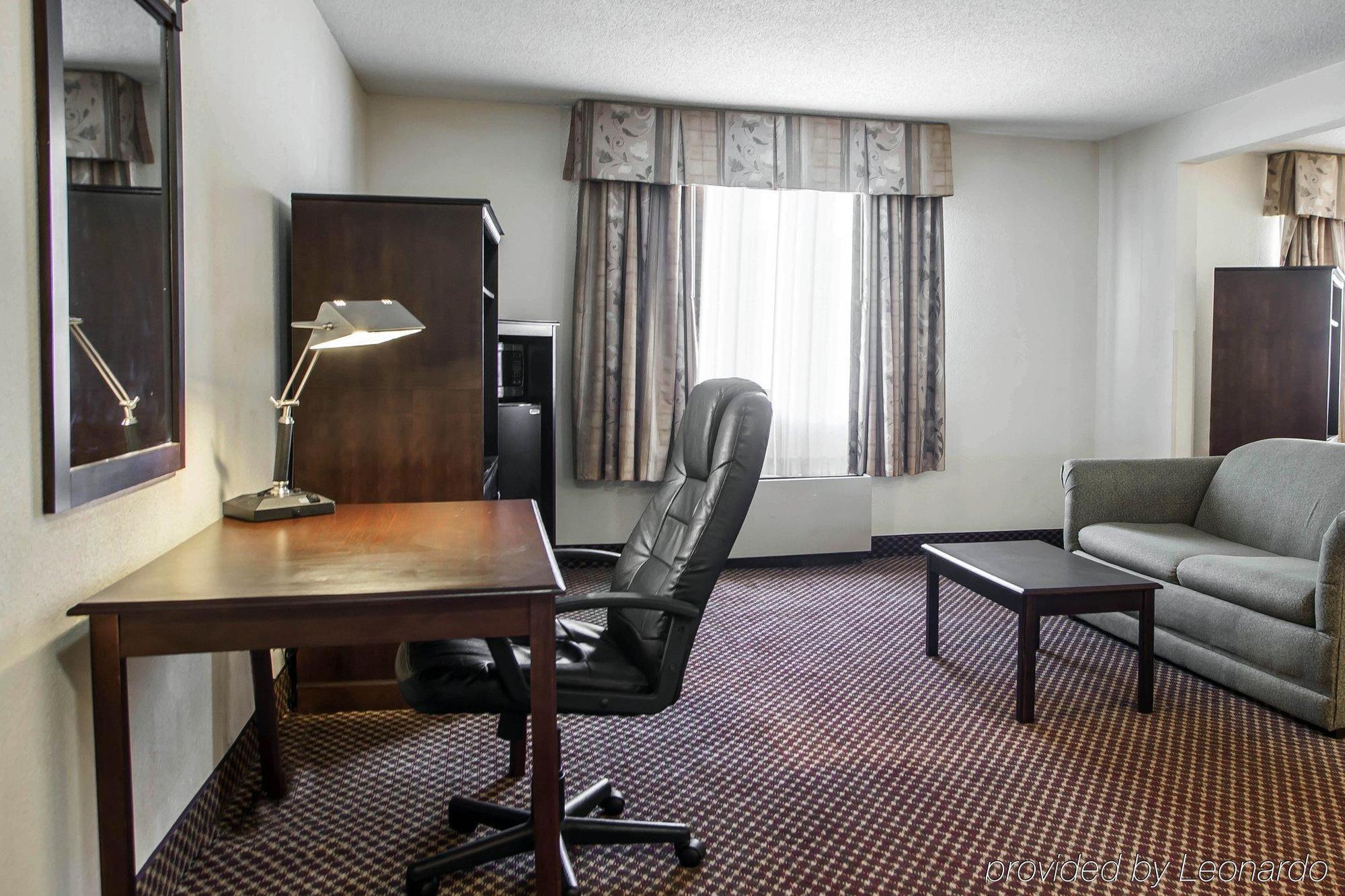 Quality Inn & Suites Bloomington University Area Екстер'єр фото