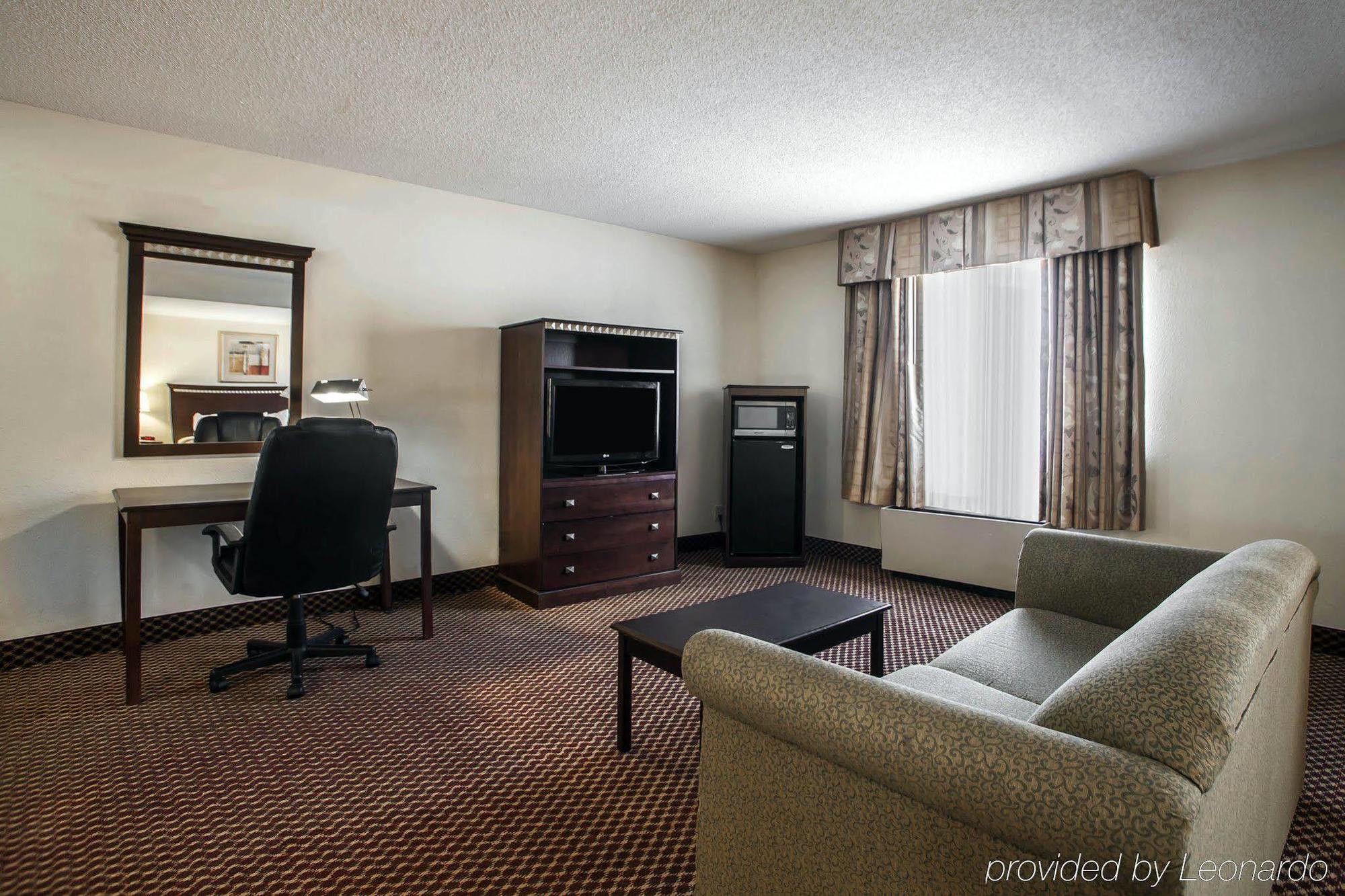 Quality Inn & Suites Bloomington University Area Екстер'єр фото